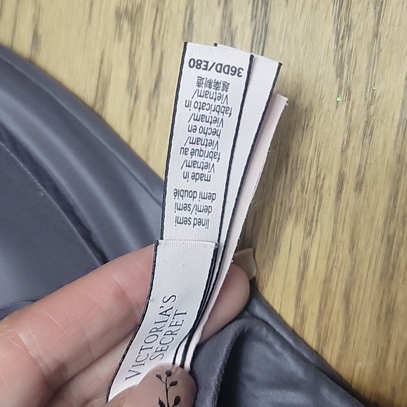 Victoria Secret Flexible Wire Bra - Picture 3 of 6